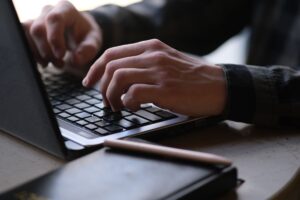 Mantenimiento del ordenador: actualizar el sistema y los programas desde el teclado